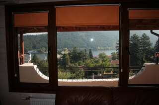 Гостевой дом Tora Bora Guest House Панчарево Номер-студио с видом на озеро-3